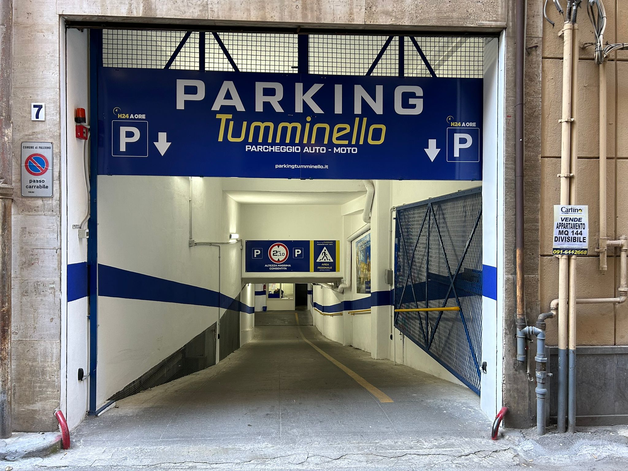 Parcheggio vicino al Porto di Palermo Parking Tumminello Parcheggio vicino al Porto di Palermo Parking Tumminello